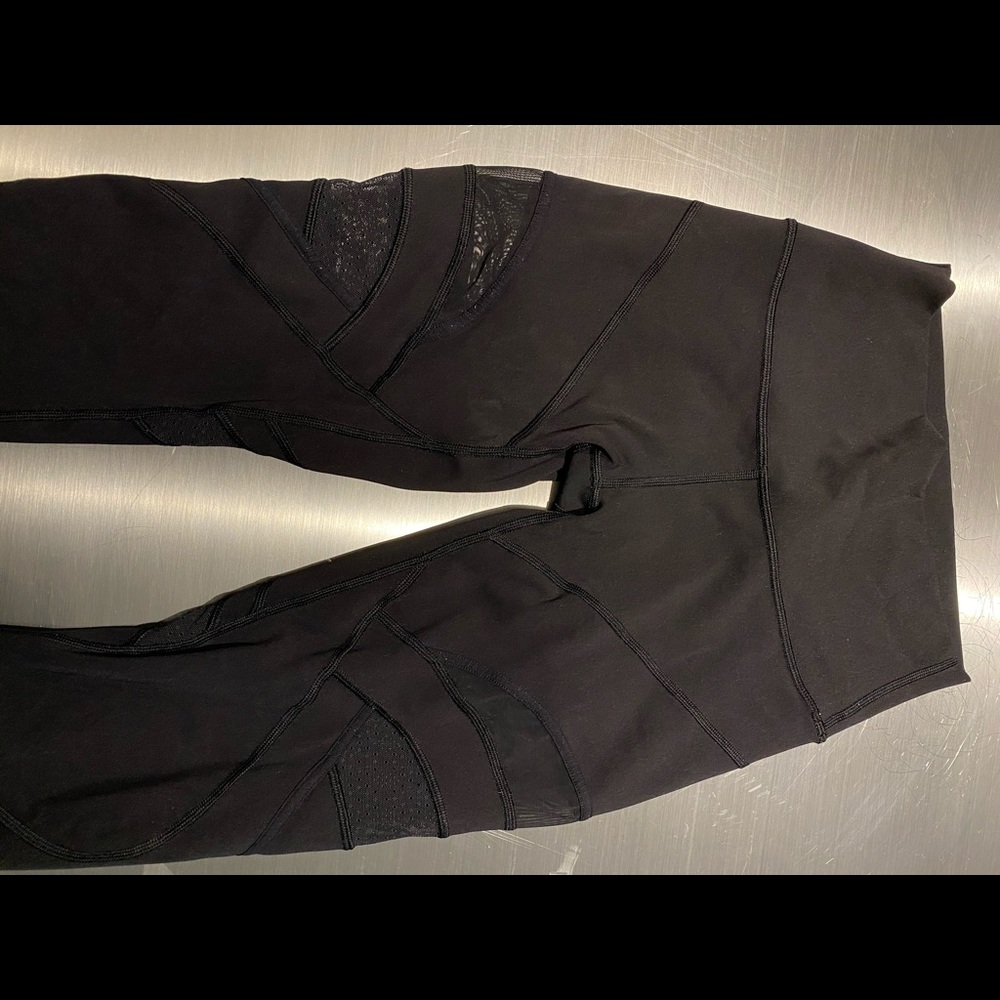 SUPER CUTE LULULEMON HIGH RISE LEGGING - Picture 3 of 6